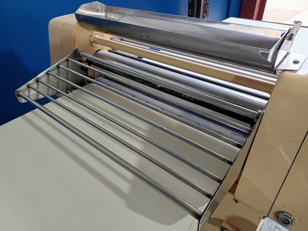 Laminadora de masas 1100 x 580 mm.
