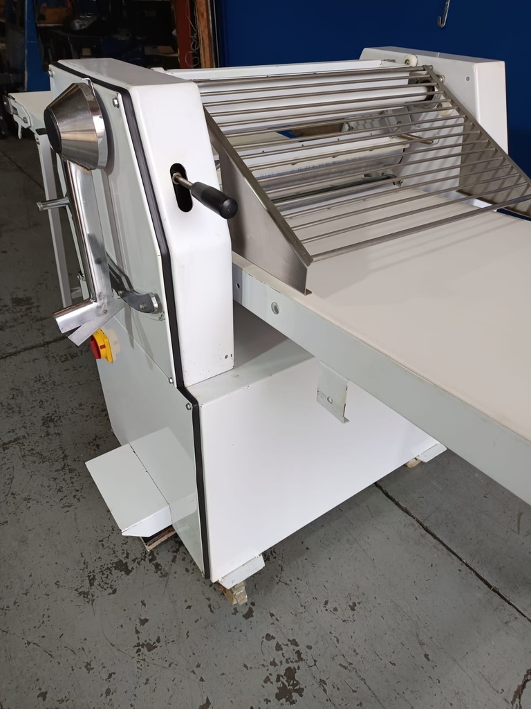 Laminadora de Masas Profesional Rubhima MO322 – 1270 x 600 mm – Oferta Outlet