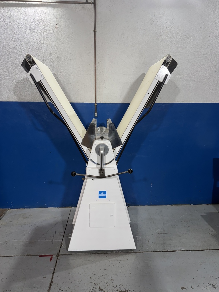 Laminadora de masas 1100 x 580 mm.