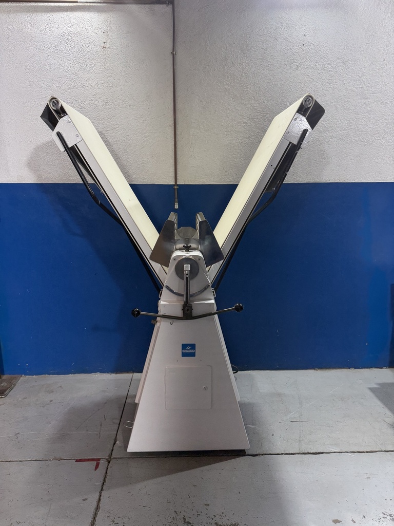 Laminadora de masas 1100 x 580 mm.