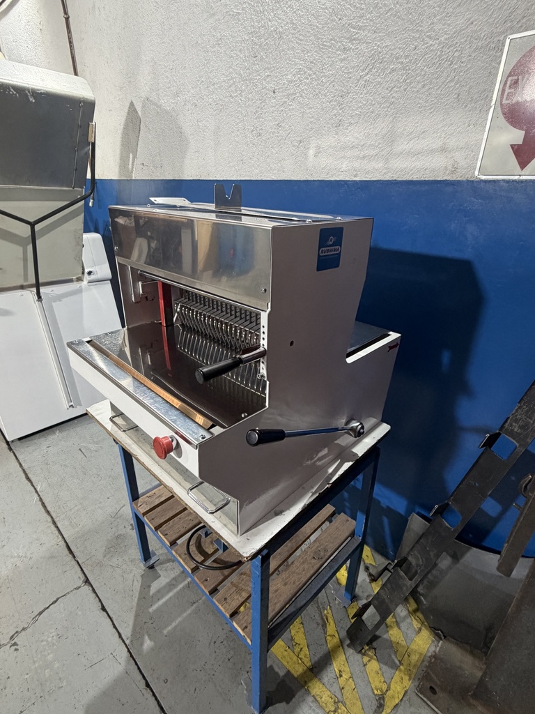 CORTADORA DE PAN DE SOBREMESA TRIFÁSICA ANCHO 43 CM PASO 18