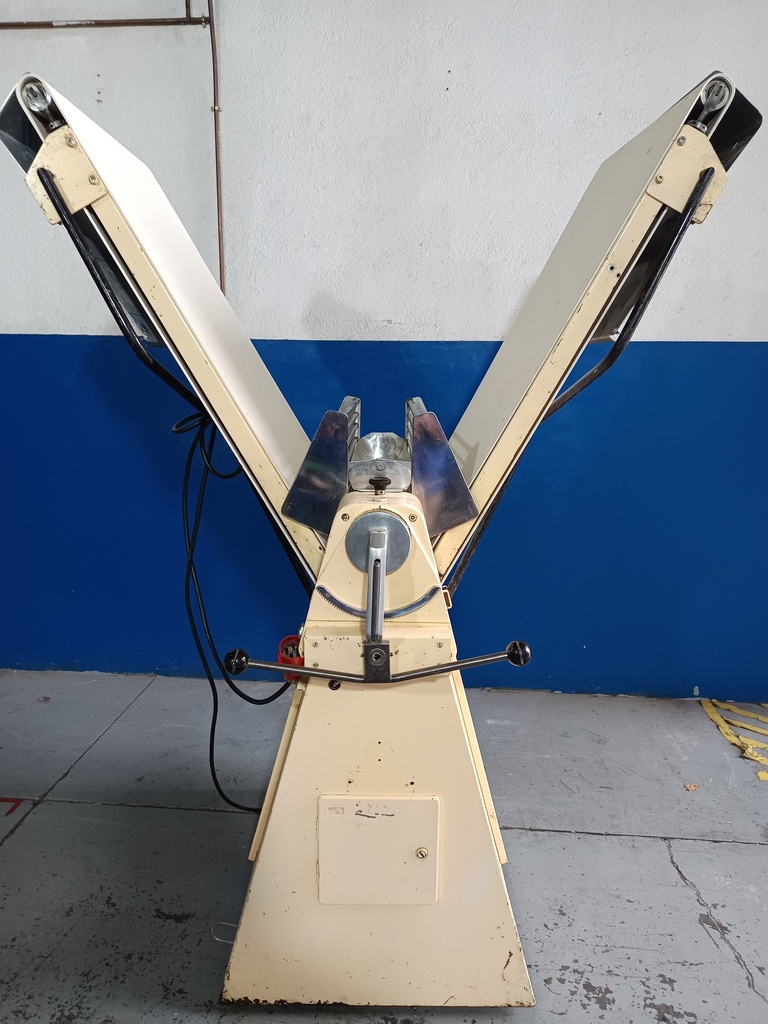 Laminadora de masas 1100x600 mm.